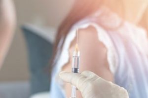 Începe vaccinarea gratuită împotriva HPV