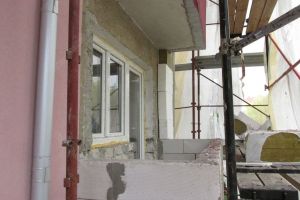 Statul anunţă că va finanţa reabilitarea termică a caselor, dar nu spune cum