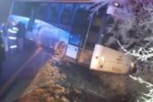 Sperietură cu repetiţie: un nou autobuz plin de elevi, implicat într-un accident în aceeaşi zonă din Timiş