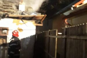 Un tanar de 28 de ani din Prahova a murit intr-un incendiu care i-a facut casa scrum