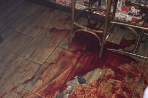 Un agent de pază înjunghiat grav stă în spital de trei săptămâni. ...