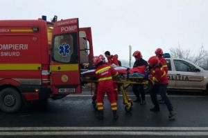 Victimele accidentului de la intrarea pe Valea Oltului – Un bărbat a ajuns direct în sala de operaţie