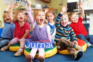 Se dublează alocaţiile pentru copii! Klaus Iohannis a promulgat legea care prevede dublarea alocaţiilor