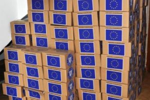 PRIMĂRIA ÎMPARTE SĂRACILOR SĂPUN ŞI PASTĂ DE DINŢI