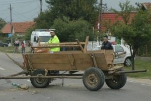 GHIRDOVENI: Copil rănit după ce a căzut dintr-o căruţă condusă de alt copil