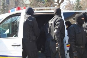 Perchezitii in Ploiesti la spargatori de locuinte si sedii de firma