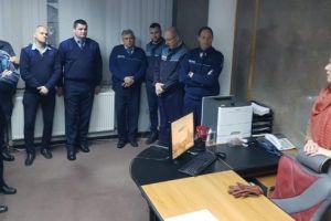 FOTO: Serviciile pentru paşapoarte, permise şi înmatriculări vizitate de prefect