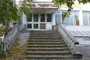 Calităţile apei geotermale. Primăria vrea un centru de cercetare de 2 milioane euro la Hotelul Tineretului