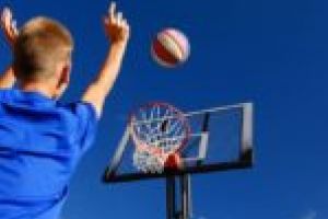 Sporturi de echipă, predate gratuit la Oraviţa pentru toţi copiii