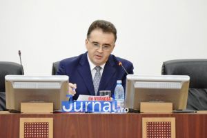 VIDEO: Oprişan, foc şi pară pe ziariştii din Bucureşti după ce l-au luat la întrebări despre angajarea iubitei lui la ASF