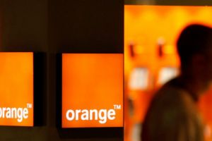 A picat reţeaua Orange. Mii de botoşăneni se plâng că nu pot suna