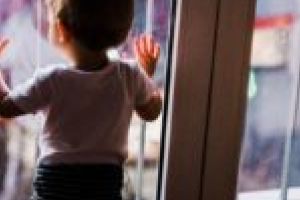 Băieţel abandonat în spitalul din Reşiţa, condamnat la moarte în România şi salvat în Italia!