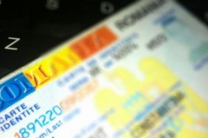 Românii vor avea buletine noi cu cip, de anul viitor. Ce riscă cei care vor opta pentru un buletin fără cip