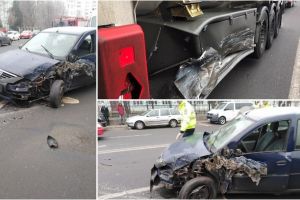 FOTO, VIDEO| ACCIDENT rutier în Alba Iulia: O persoană rănită după o coliziune între o maşina şi o autocisternă cu benzină. Intervin pompierii