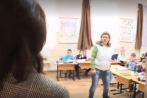 Cum a reacţionat o învăţătoare care ţipa la elevi, când ministrul Educaţiei a intrat peste ea în clasă