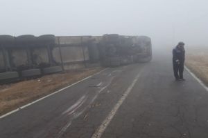 Camion rasturnat  intre localitatile Peceneaga si Ostrov din judetul Tulcea. O victima a ajuns la spital            