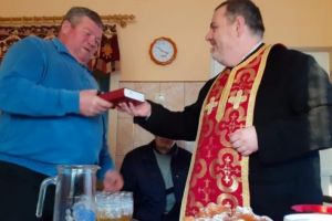 290 de biblii pentru credincioşii din Vătava