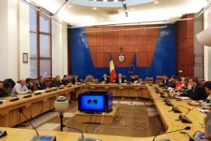 Gripa aviară, în apropiere de Bistriţa-Năsăud. Ședinţă de urgenţă la Prefectură. Ce măsuri se iau