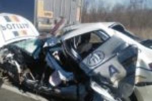 NEWS ALERT. Accident cumplit pe DN 6! Maşină de poliţie, făcută praf!