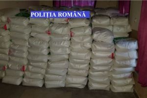 Zeci de tone de ingrasaminte chimice, indisponibilizate de politisti (galerie foto)