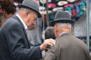 PENSII 2020. Pensionarii au fost lăsaţi fără bani de bâlbele Guvernului. Sute de mii de bătrâni disperaţi aşteaptă pensia