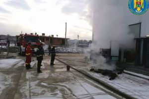 FOTO. Incendiu la o sală de sport din judeţul Satu Mare