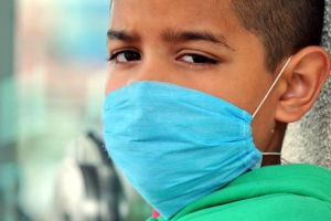 Sute de cazuri de infecţii respiratorii şi pneumonii la nivelul judeţului Sibiu