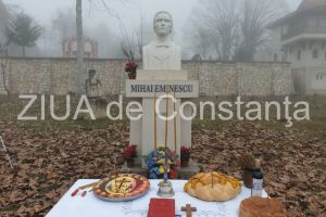 LIVETEXT: Dezvelirea monumentului ridicat in memoria poetului Mihai Eminescu, din parcul Manastirii Dervent. IPS Teodosie va oficia slujba de sfintire