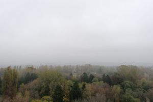 Maximele pot ajunge până la 11 grade Celsius, dar este posibilă ceaţa