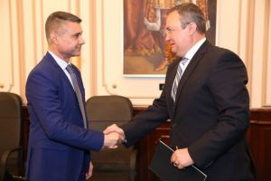 Ministrul Apararii Nationale, intalnire cu ambasadorul Israelului la Bucuresti. Au discutat despre cooperarea militara dintre cele doua tari (galerie foto)