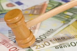 O banca din România a ȘTERS datoriile a doi clienţi: Cât însumau restanţele pe care le aveau de plătit cei doi consumatori