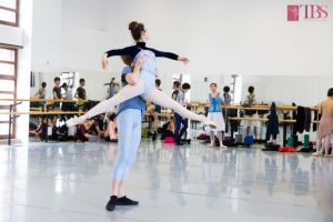 Teatrul de Balet Sibiu luptă împotriva violenţei asupra femeilor