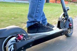 Ai trotinetă electrică? Ce reglementări se pregătesc în Codul Rutier
