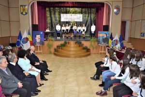 Eveniment cultural:  Elevii din Cumpana, alaturi de alesii locali, au celebrat nasterea Luceafarului poeziei romanesti (galerie foto) 