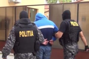 Tânăr din Botoşani ridicat cu mascaţii şi băgat în arest. Cum a înşelat un şofer