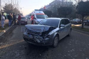 FOTO Accident cu trei maşini la Dorohoi! Două persoane au fost rănite
