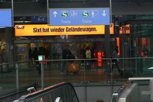 Circ în pielea goală făcut de un român pe aeroportul din München