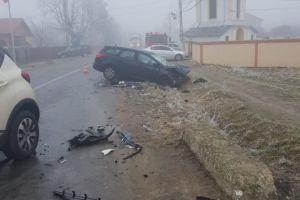 Accident grav in Dumbrava. Doua masini s-au facut zob dupa ce s-au izbit frontal