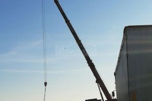 Un tir condus de un ucrainean beat s-a răsturnat în afara drumului