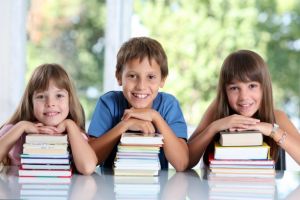 Ministrul educaţiei: „Lansăm un proiect prin care elevii să citească 20 de minute zilnic”