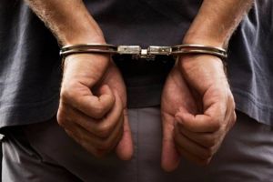 Hoţ găsit de poliţişti ascuns într-o barcă, după ce a spart un magazin, la Timişoara