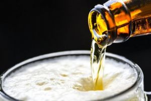 Un bărbat din Bălan a „recunoscut” că a băut bere când poliţiştii au depistat că are 1,07 mg/l alcool pur în aerul expirat