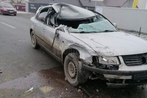 Două persoane au ajuns la spital, în urma coliziunii dintre un autoturism şi o autoutilitară