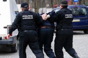Poliţişti locali aflaţi în timpul liber au prins un hoţ ce a spart o terasă în Satu Mare