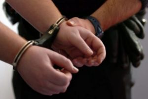 AREST PREVENTIV pentru tânărul care şi-a UCIS MAMA