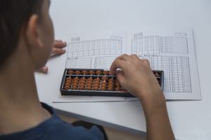 Antrenează-ţi mintea cu Soroban şi aritmetica mentală japoneză la Logiclub Smart Sibiu