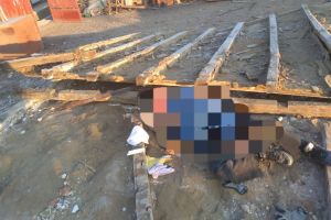 DÂRMĂNEȘTI: A vrut să ajute un vecin şi era să moară strivit de o construcţie