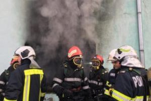 Incendii la un depozit din Sfântu Gheorghe şi la o unitate de cazare din Întorsura Buzăului