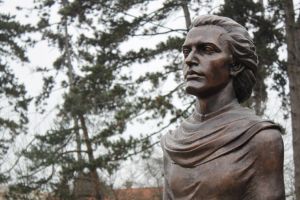 Un bust reprezentandu-l pe poetul Mihai Eminescu, va fi amplasat la Tulcea 