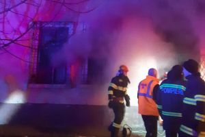 Incendiul de pe Memorandului s-a manifestat violent, iar lambriurile de pe pereţi au facilitat extinderea rapidă